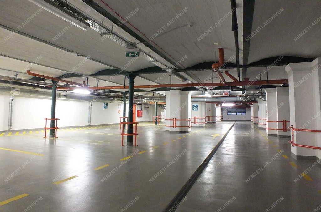 Közlekedés - Budapest - Mélygarázs a Rákóczi téren