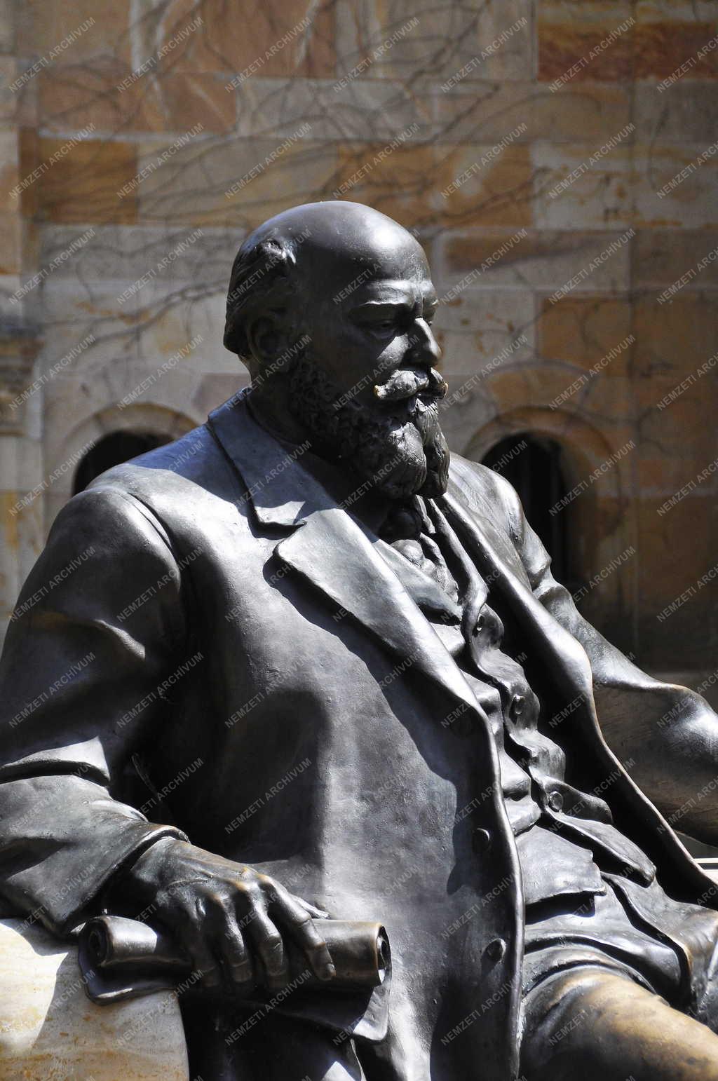 Darányi Ignác szobra