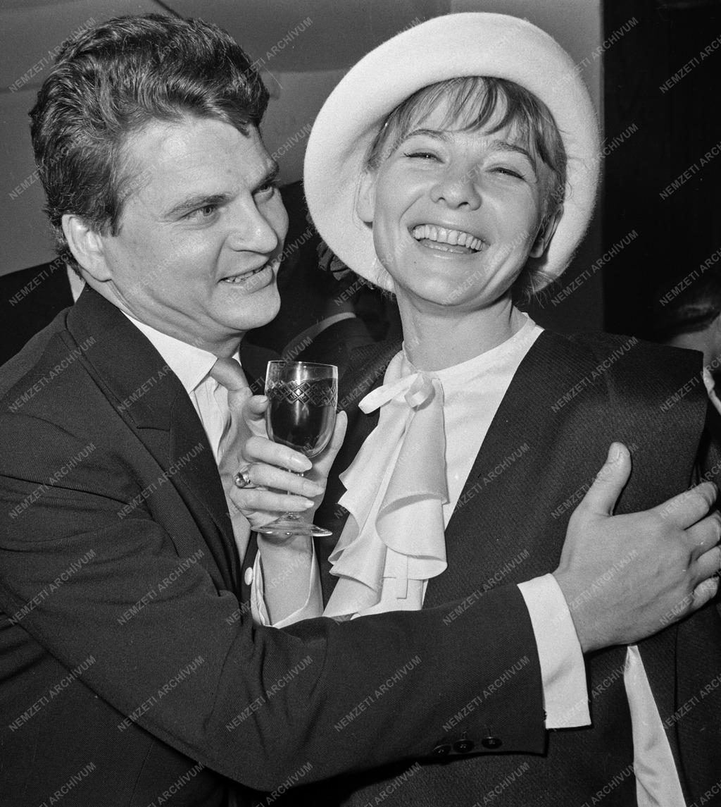 Kitüntetés - Művészeti Díjak