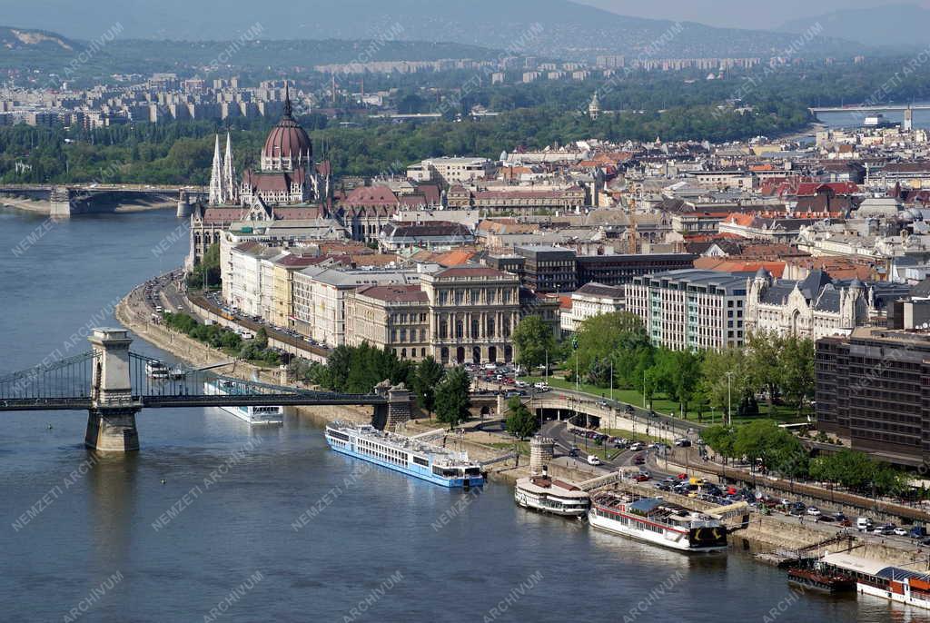 Budapest - Városkép - Duna-part