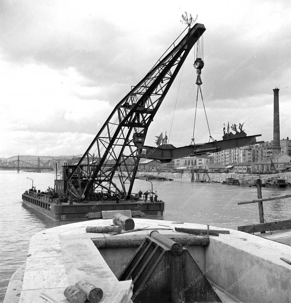 Építőipar - A Boráros téri híd újjáépítése 