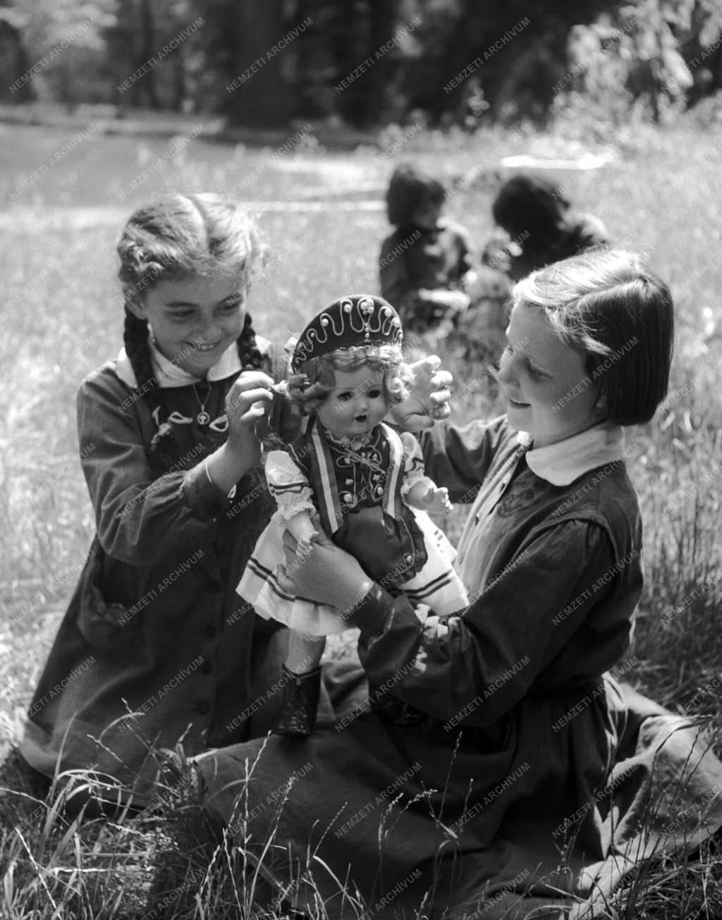 Állami gondozás - A Fóti Gyermekváros