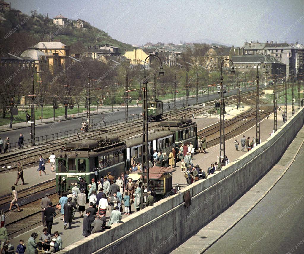 Városkép - Életkép - Tavasz a fővárosban