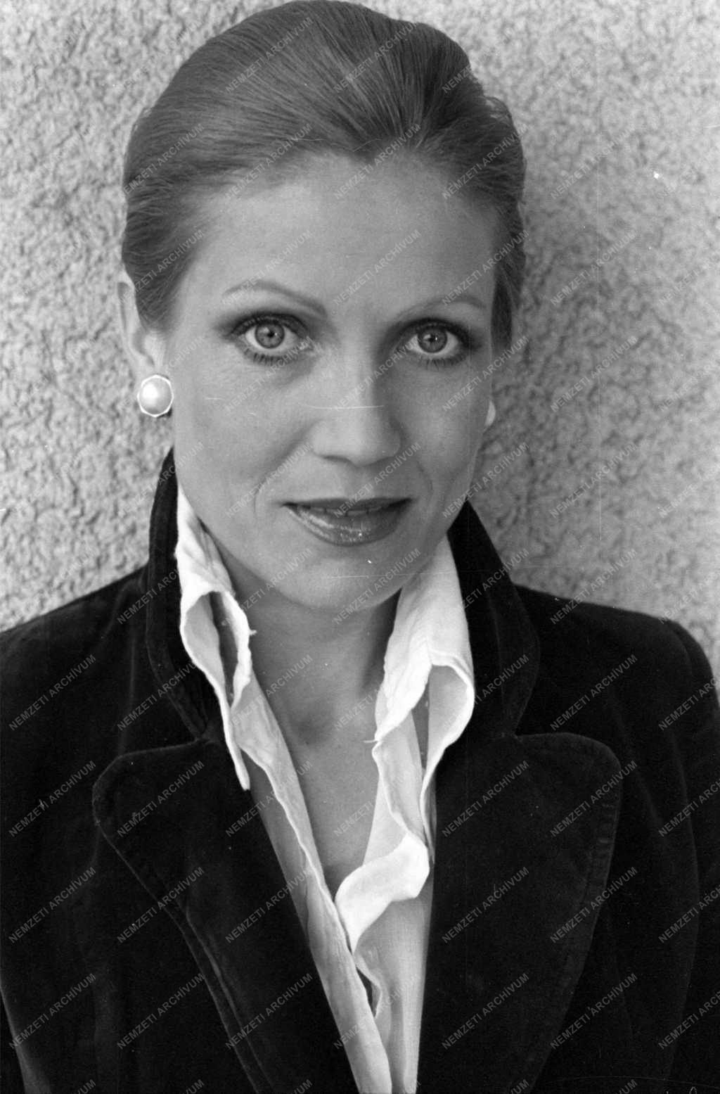 Kultúra - Adamis Anna dalszerző, költő