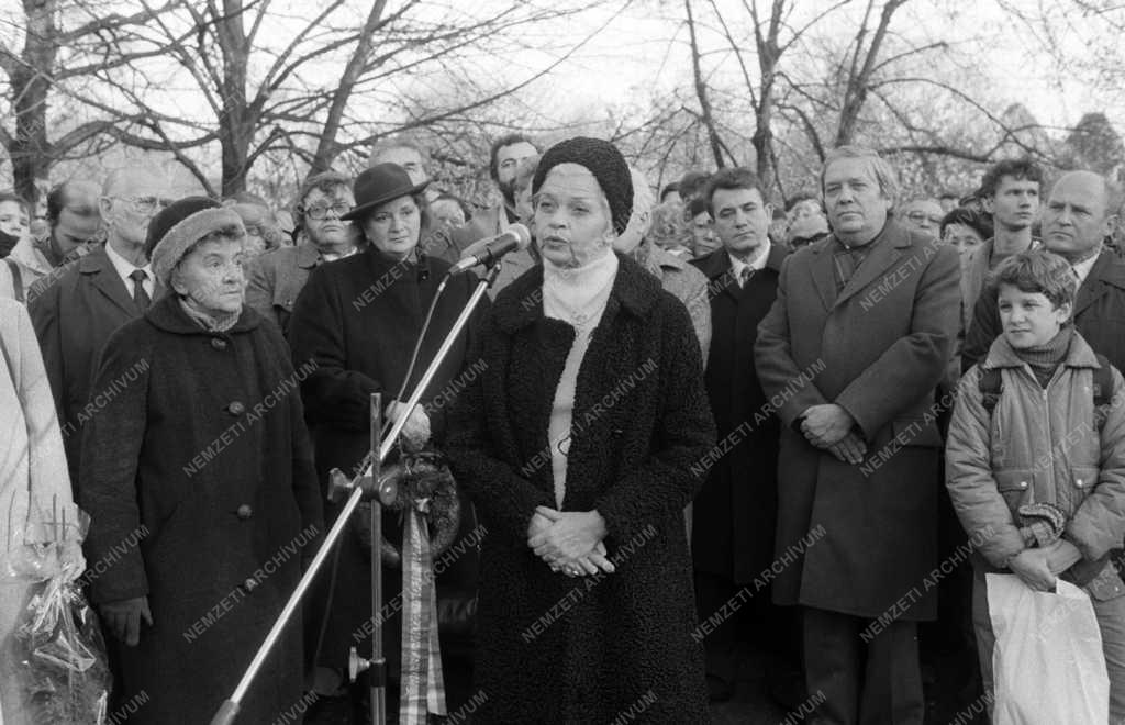 Kultúra - Szoboravatás - Kós Károly szobor Kispesten