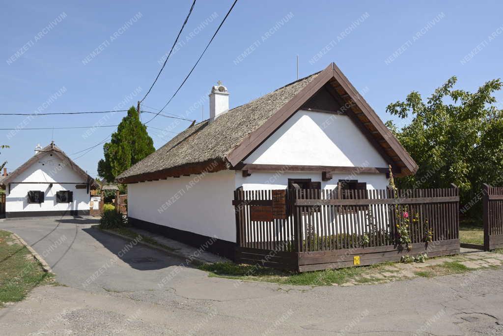 Épület - Mezőkövesd - A matyó építészet emlékei