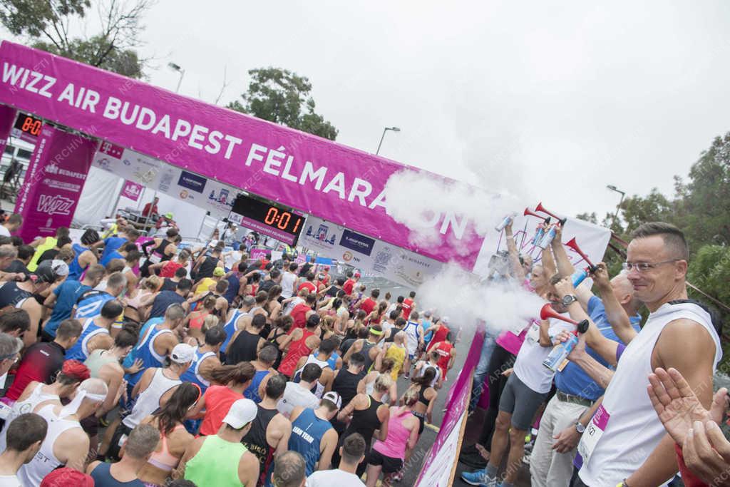 Szijjártó Péter a 34. Budapest Félmaratonon