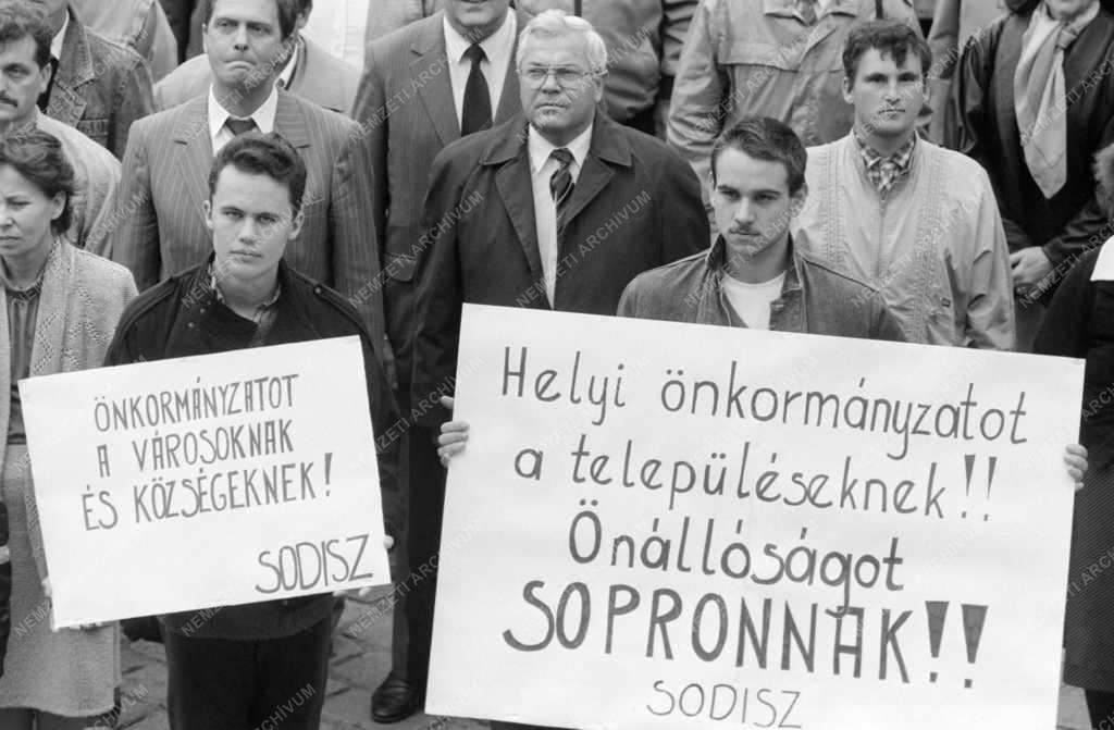 Belpolitika - Nagygyűlés Sopronban
