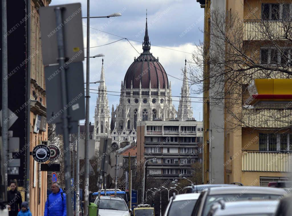 Városkép - Budapest - A Parlament kupolája