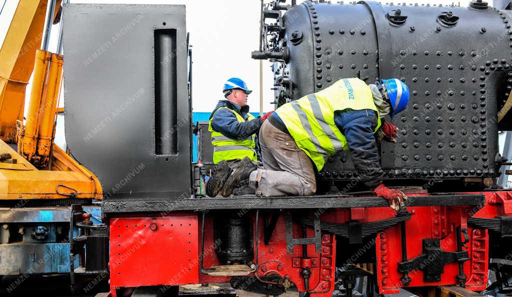 Közlekedés - Debrecen -  Mozdony felújítás