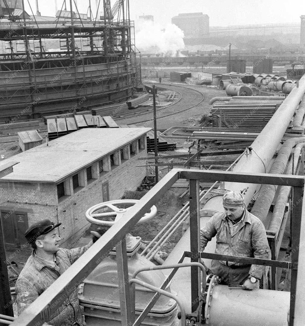 A szerző válogatása - 83 méter magas gáztartály a Dunai Vasműben