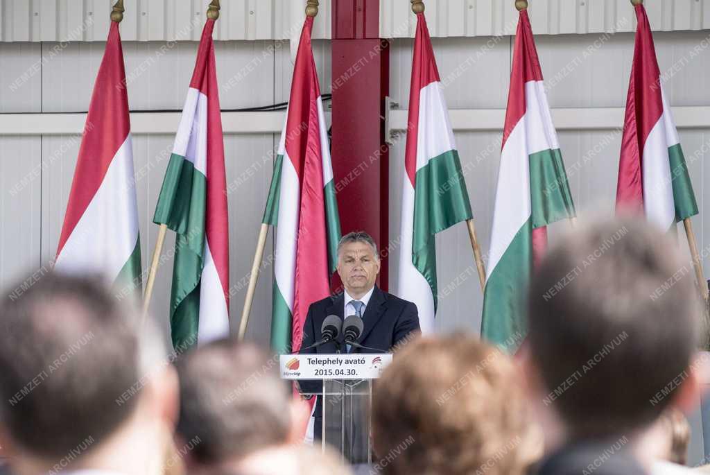 Baromfitelepet és tojáscsomagoló üzemet adtak át Lajosmizsén