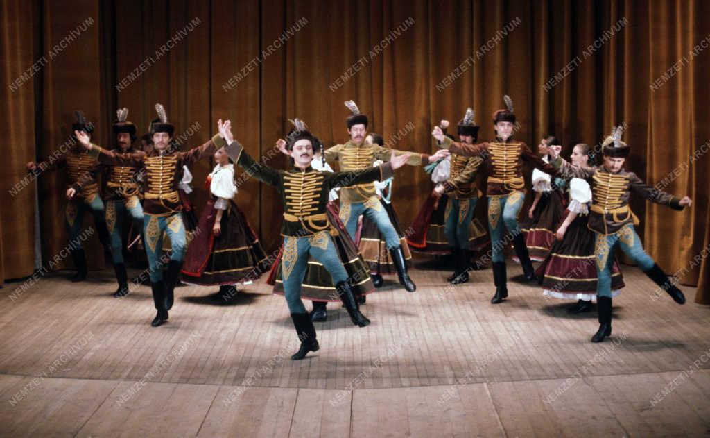 Kultúra - Néptánc - Duna Művészegyüttes