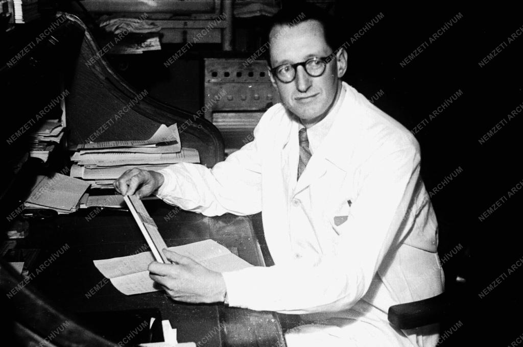 Tudomány - Erdey-Grúz Tibor Kossuth-díjas kémikus