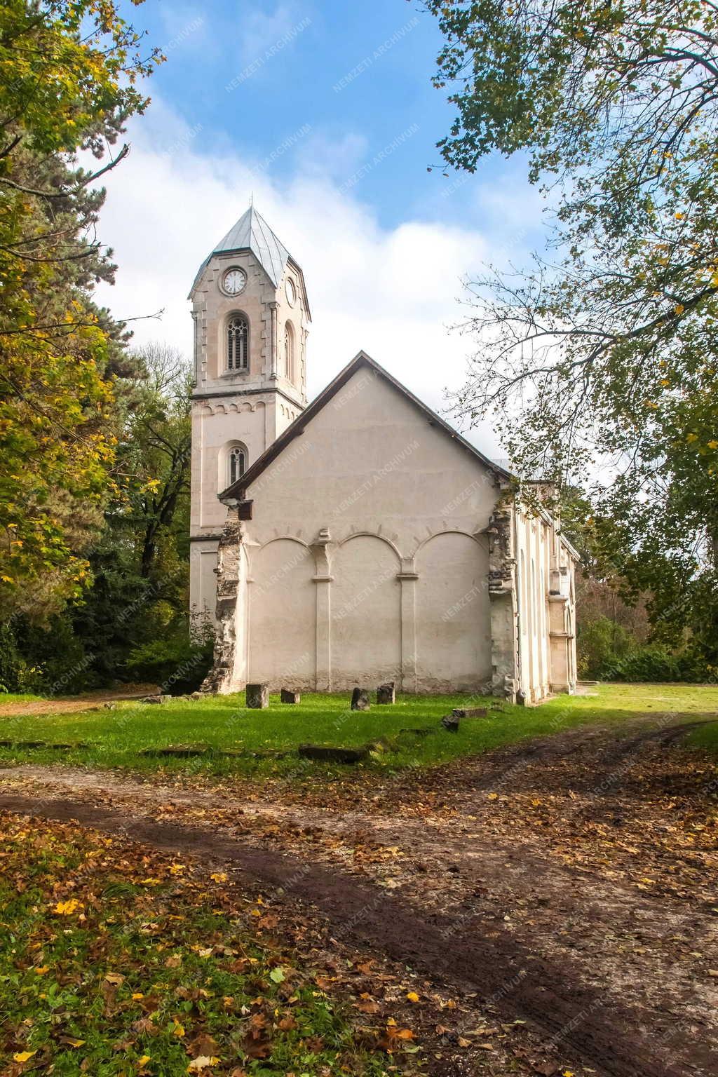 Egyházi épület - Alcsútdoboz - Kápolna az arborétumban