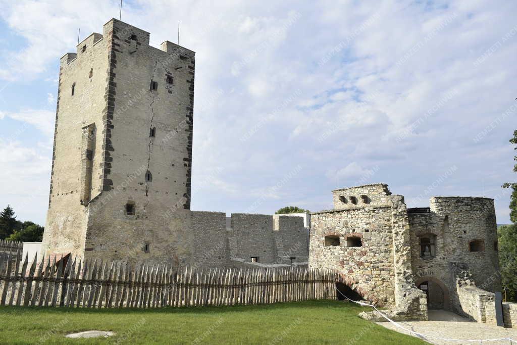 Település - Nagyvázsony - Kinizsi-vár