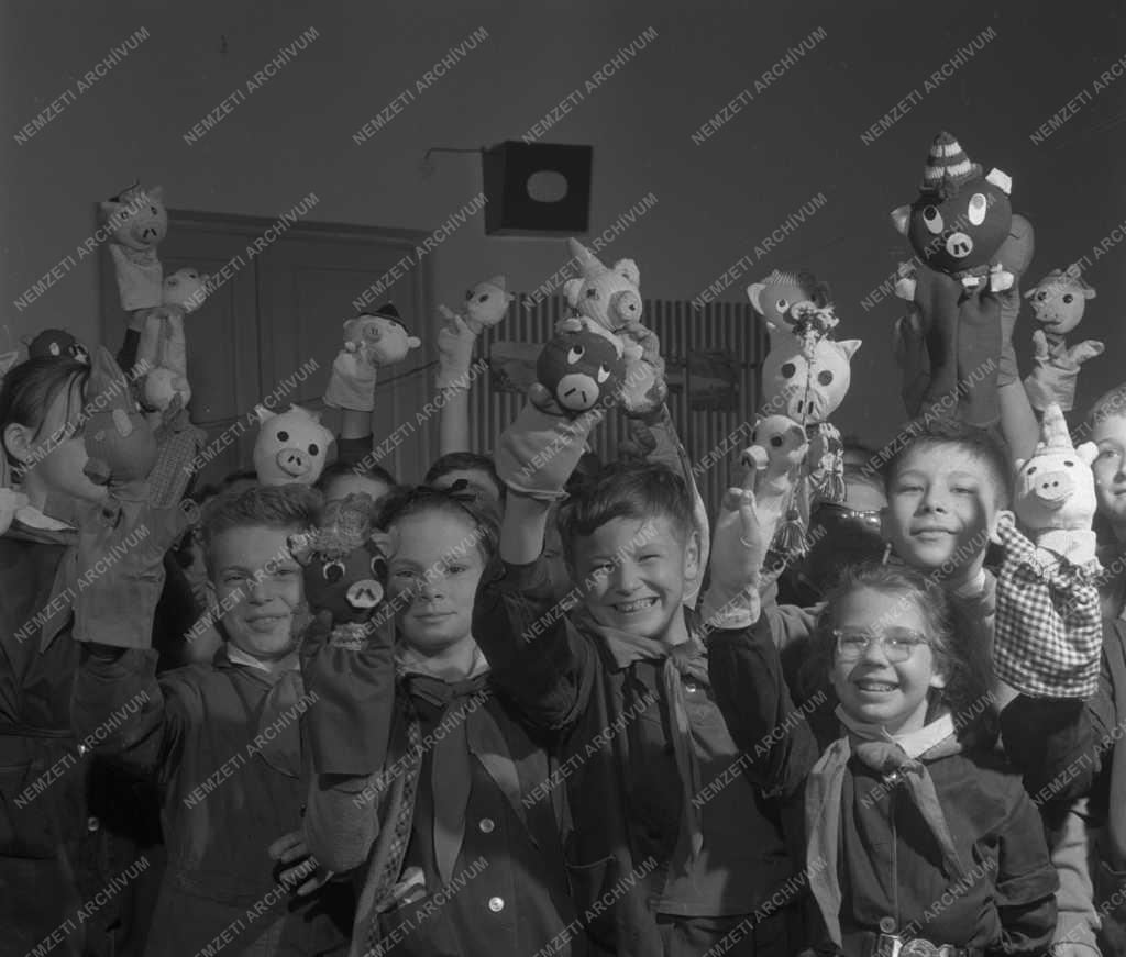 Oktatás - Bálint Ágnes és Mazsola egy budapesti iskolában