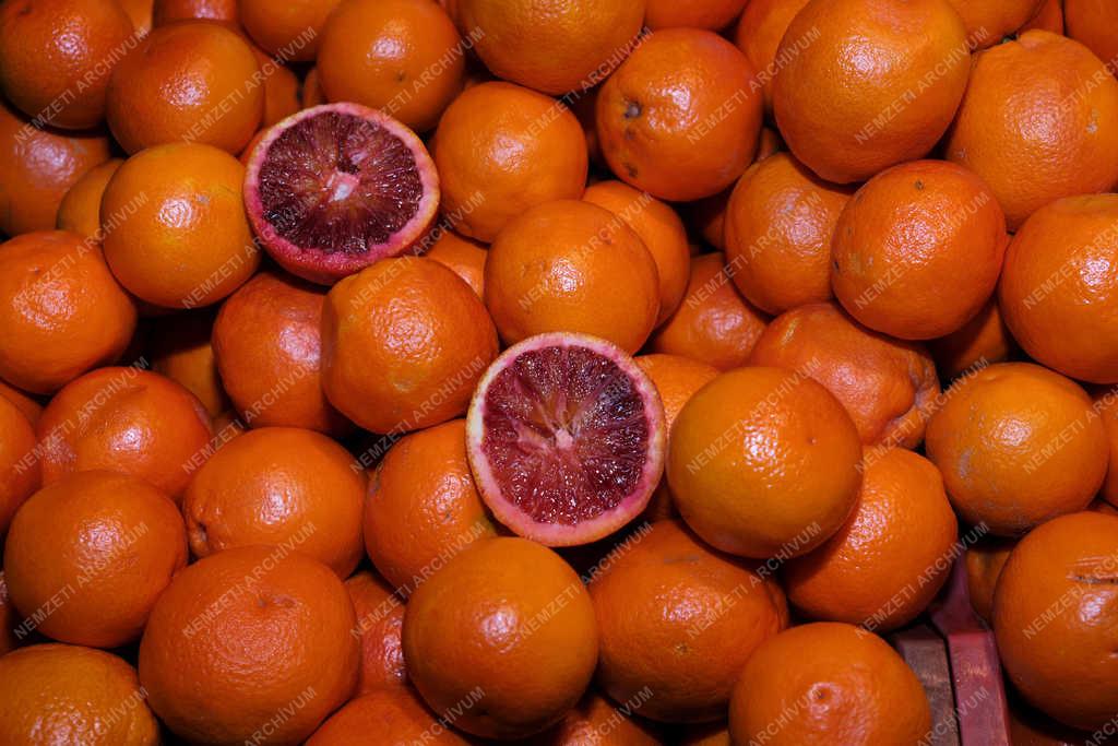 Kereskedelem - Budapest - A Fővám téri Nagycsarnok