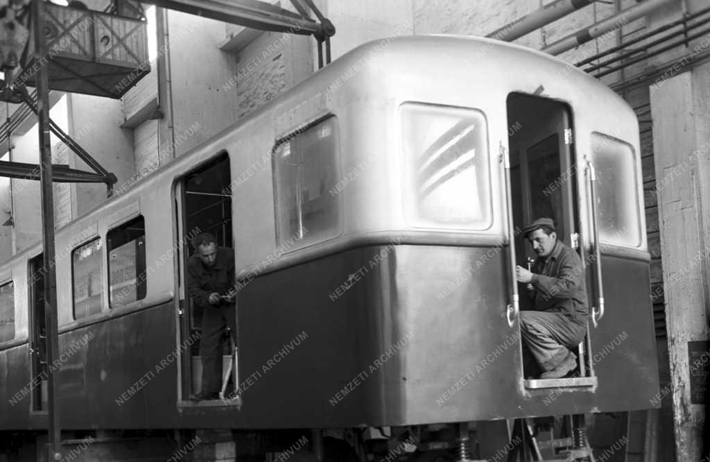 Járműipar - Ganz Vagongyár - Az első metrókocsi