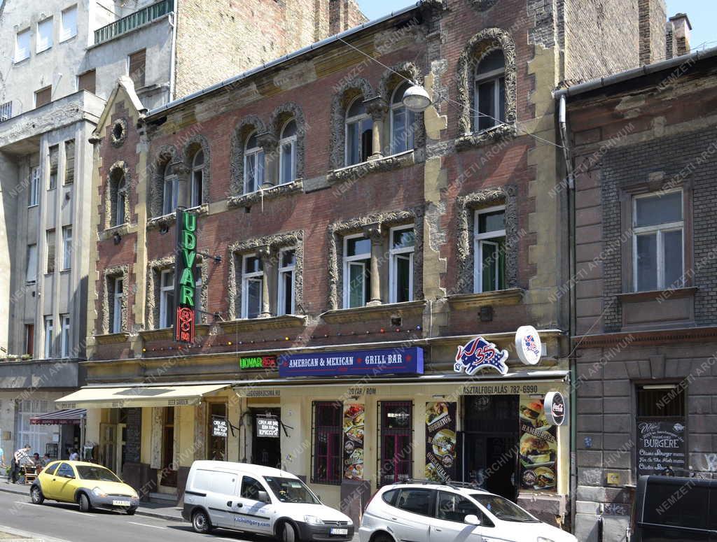 Vendéglátás - Budapest - Az UdvarROM nevű romkocsma