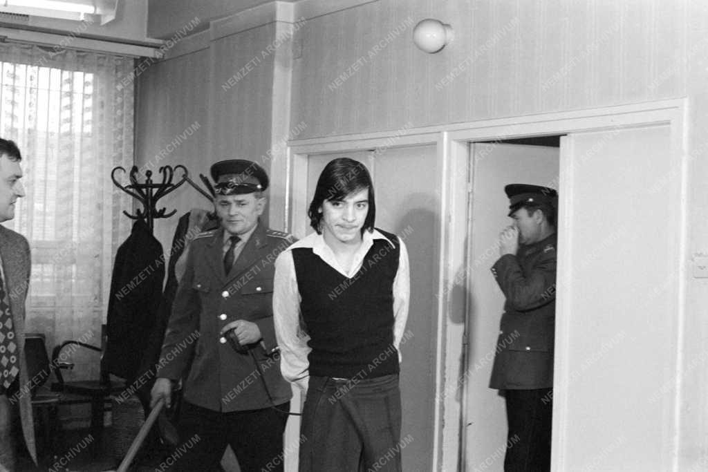 Bűnügy - Rendőrgyilkosággal vádolt Németh István