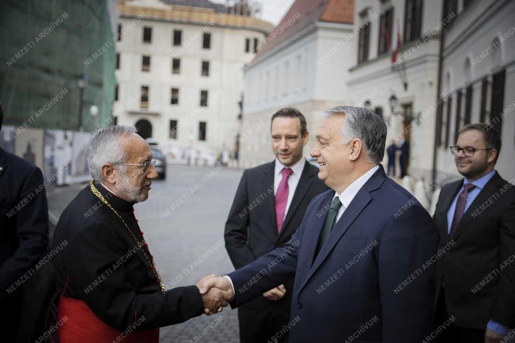 Az örmény katolikus egyház vezetője kitüntette Orbán Viktort