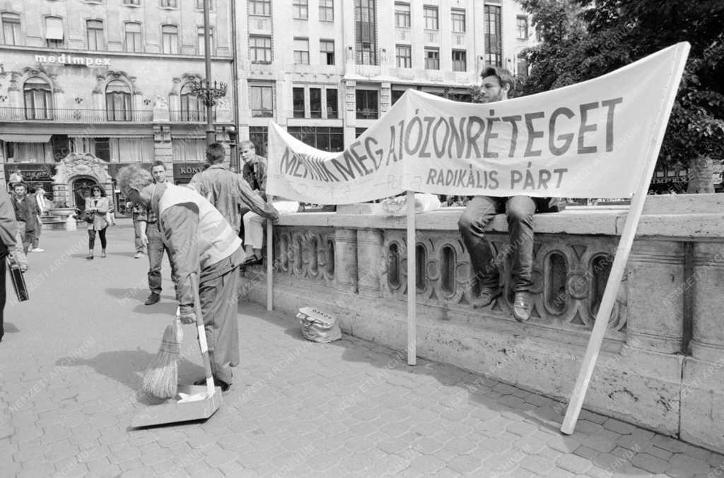 Városkép - Belpolitika - Radikális Párt tüntetése