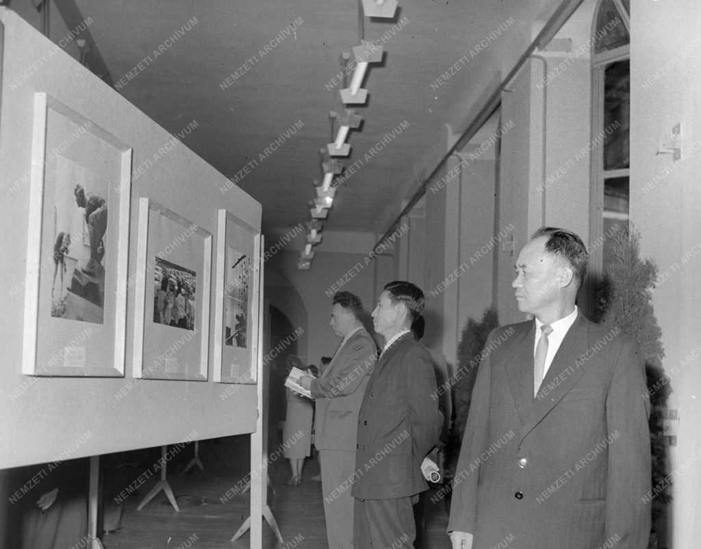 Kulturális kapcsolat - Fotókiállítás az Ernst Múzeumban