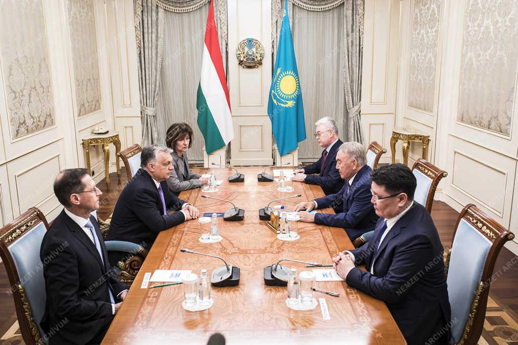 Orbán Viktor Kazahsztánban