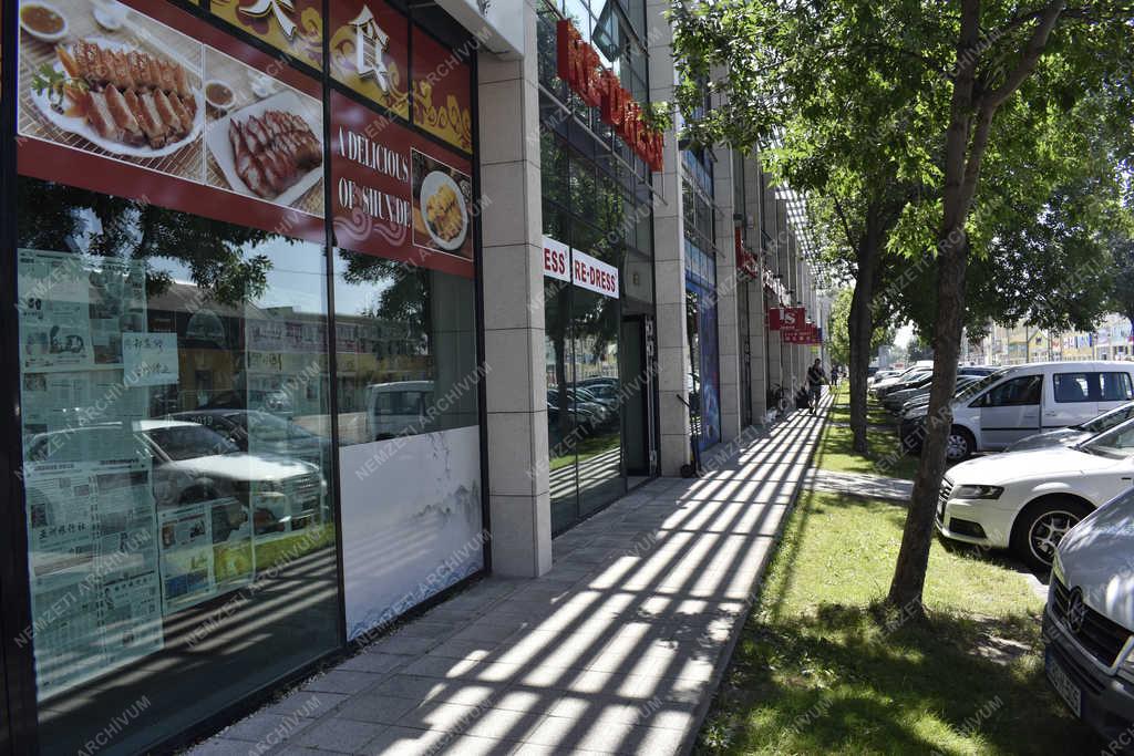 Kereskedelem - Budapest - Monori Center