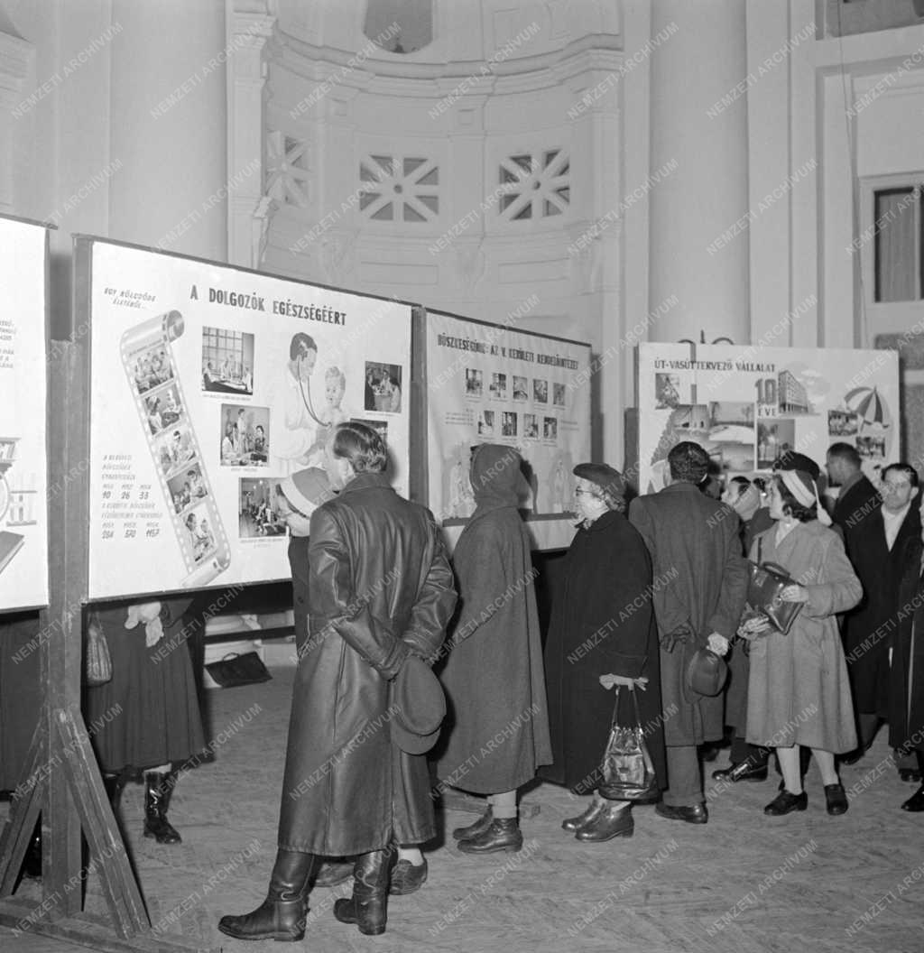 Kultúra - Felszabadulási kiállítás a Lenin Intézetben