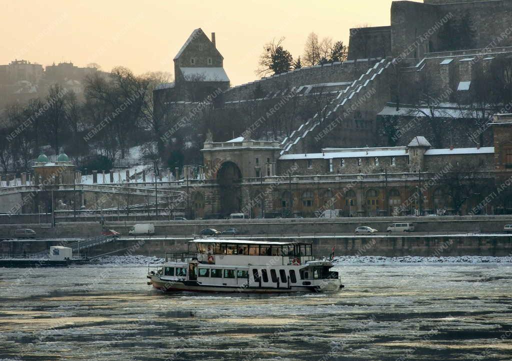 Budapest - Zajlik a Duna