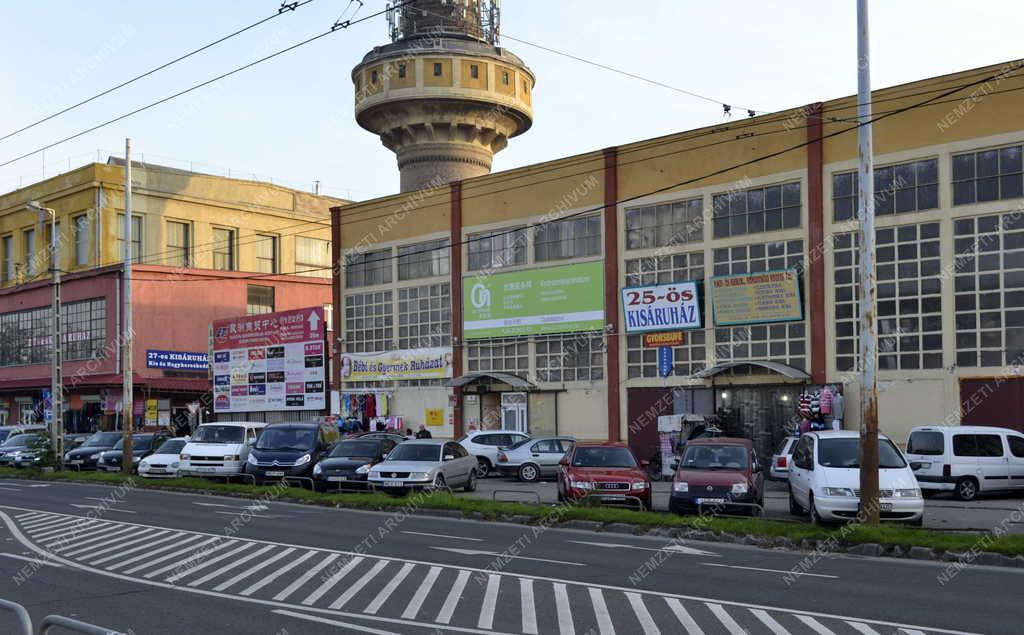 Kereskedelem - Budapest - Kínai áruház a Kőbányai úton