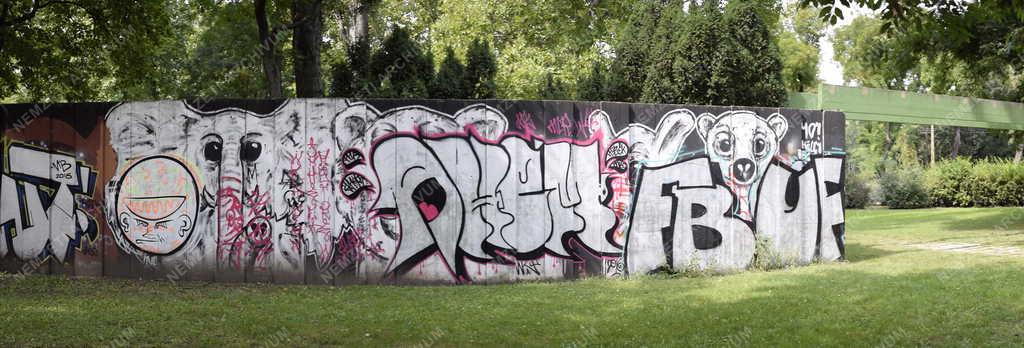 Városkép - Budapest - Graffiti a Városligetben