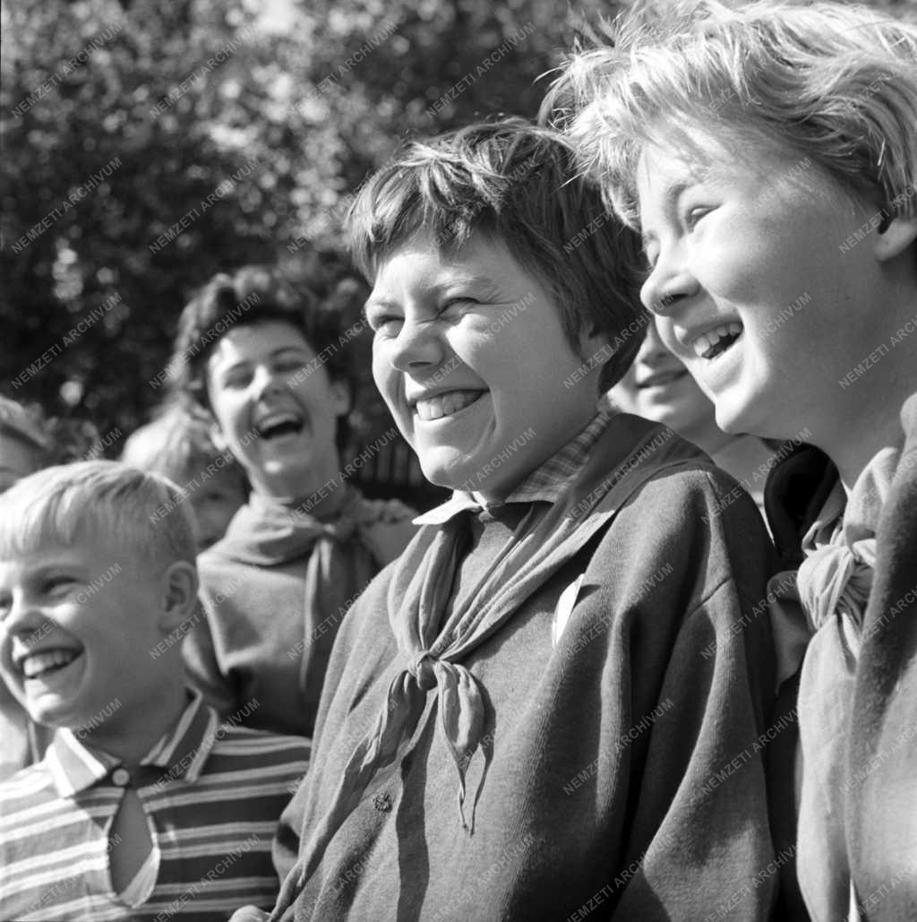 Szabadidő - Kirándulók a Szabadság-hegyen