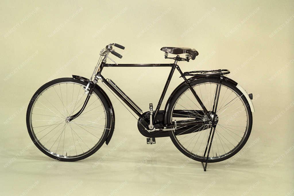 Ipar - Csepeli Kerékpárgyár terméke