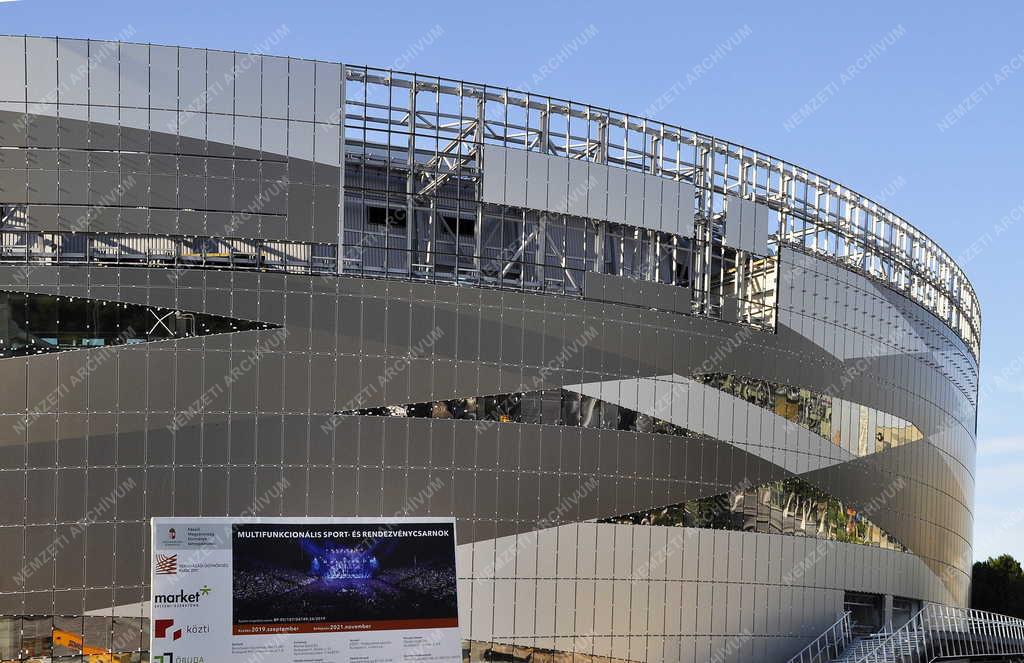 Településfejlesztés - Budapest - Épül a Multifunkcionális Sportcsarnok
