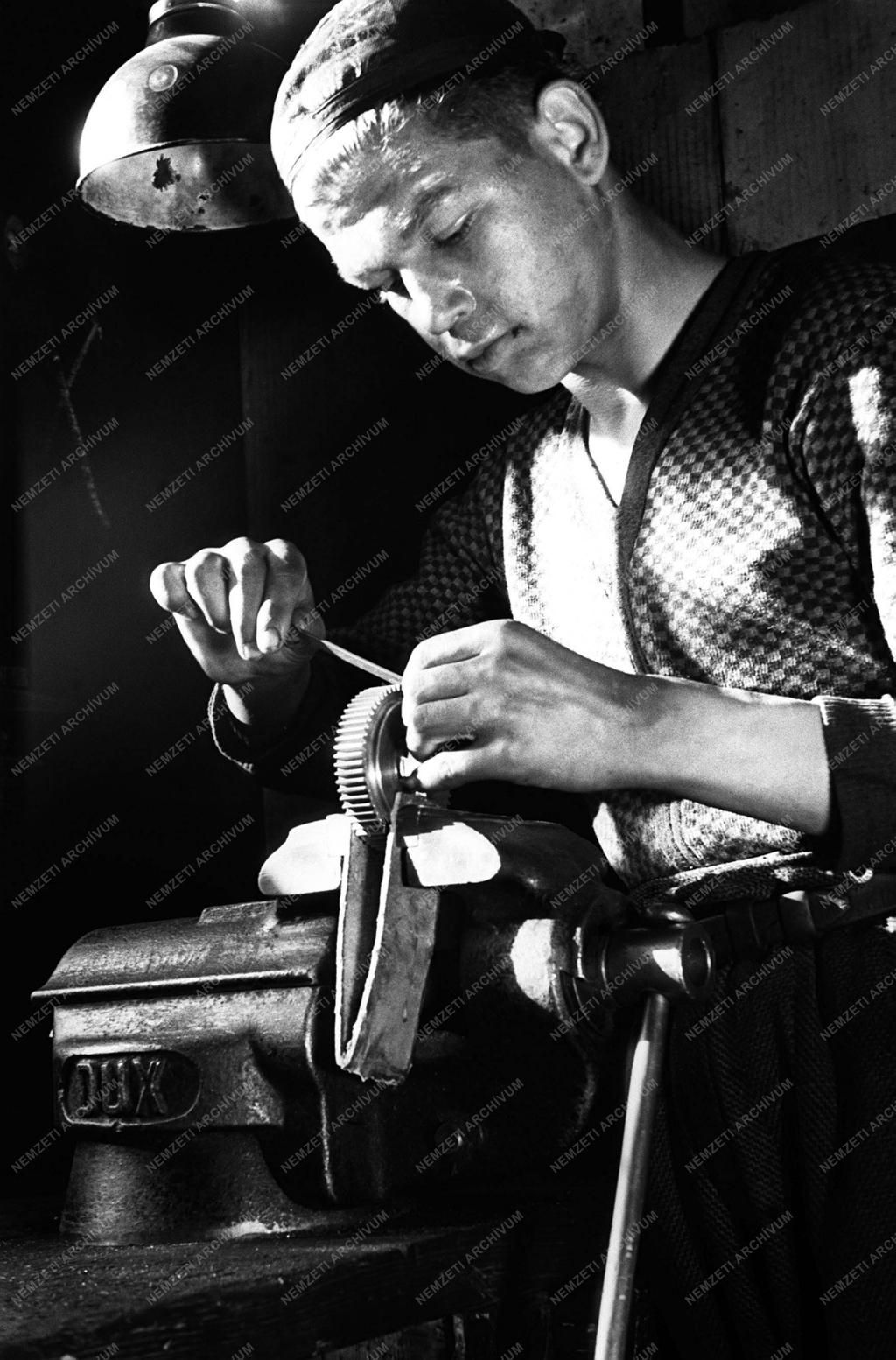 Ünnep - Készülődés Május 1-re  