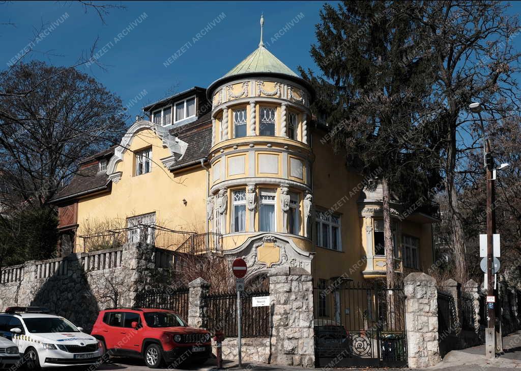 Budapest - Városkép - Villaépület a Ménesi úton