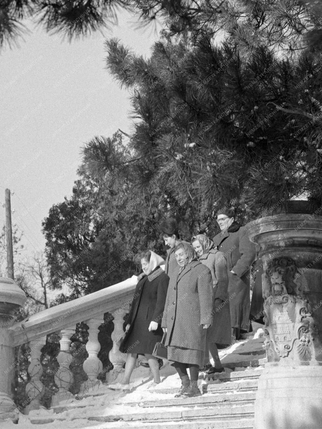 Szabadidő - Vendéglátás - A SZOT Szabadság-hegyi üdülője