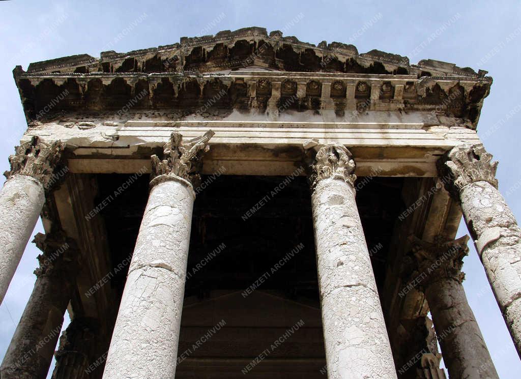 Horvátország - Pula - Augustus templom