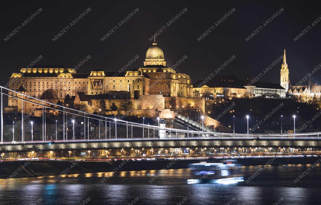 Esti városkép - Budapest - Mátyás-templom és a Halászbástya  