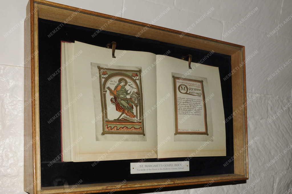 Edinburgh - Vallás - Szent Margit evangélium könyv