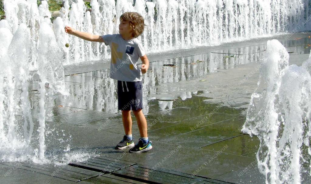 Időjárás - Budapest - Szökőkutas hűsölés