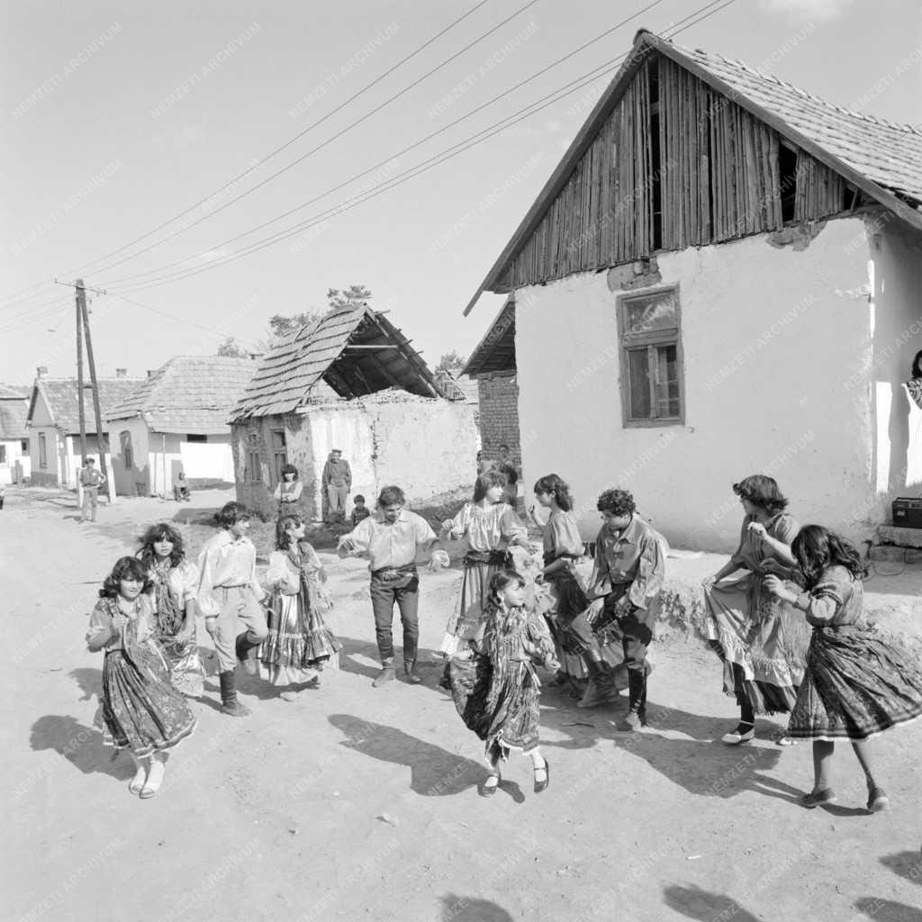 Életkép - Boldogi cigányok