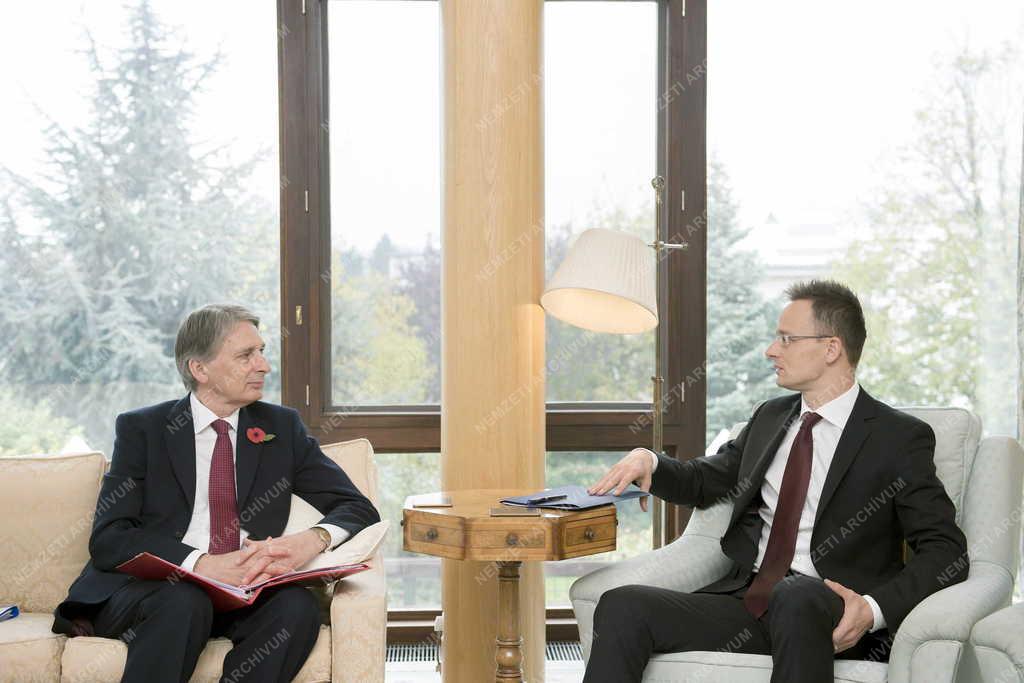 Pozsonyban tárgyal Szijjártó Péter