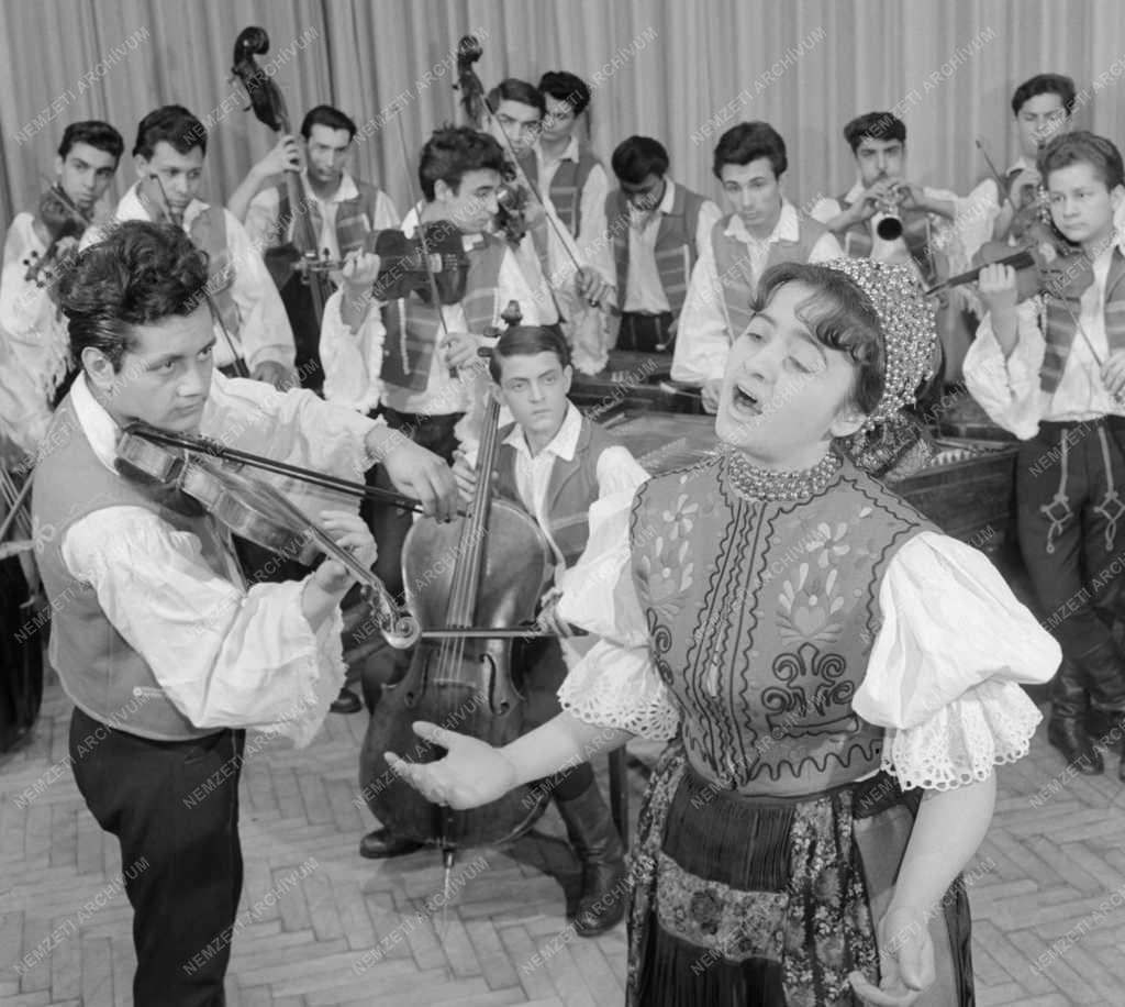 Kultúra - Külföldi szereplésre készül a KISZ Központi Művészeggyüttes
