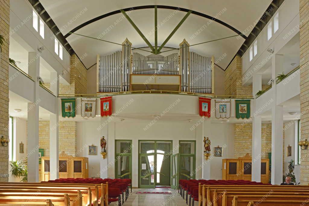 Mezőkövesd - A Jézus Szíve plébániatemplom