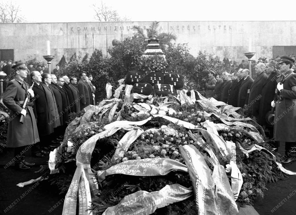 Temetés - Végső búcsú Münnich Ferenctől