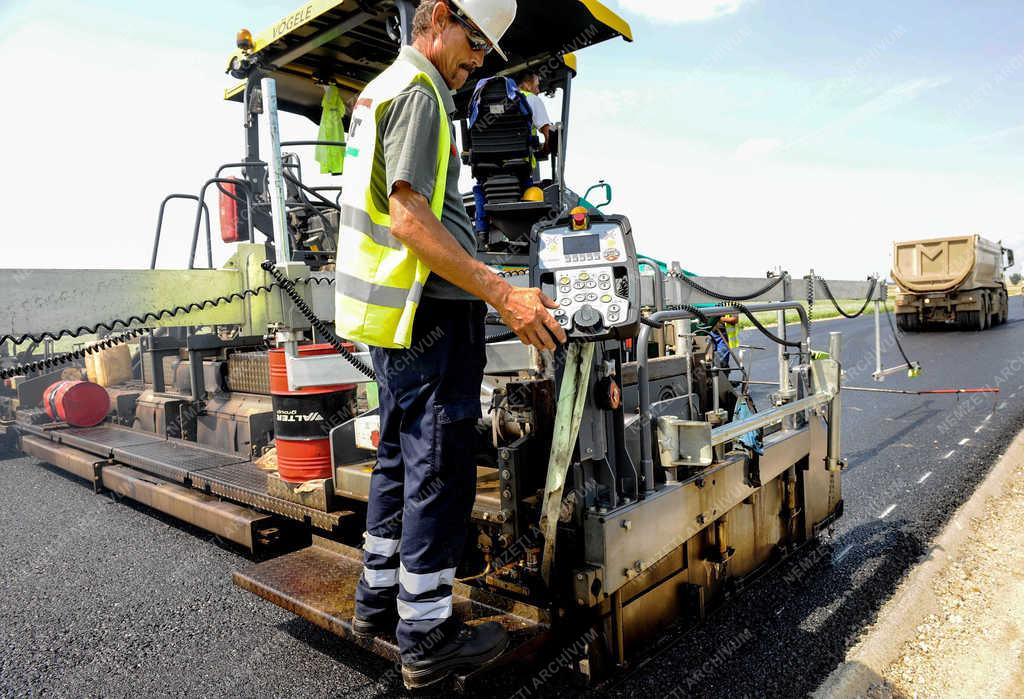 Közlekedés - Derecske - Az M35-ös autópálya építése